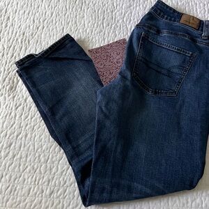 AMERICAN EAGLE TOMGIRL JEANS SIZE 8 GUC